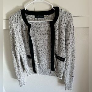 Beautiful sweater with zip front